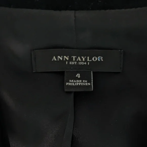 ANN TAYLOR BLACK  BLAZER JACKET IN VELVET SIZE 4 EUC Preppy Classic Business - Picture 9 of 12